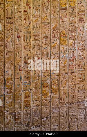 Hieroglyphen an der Eingangswand von KV 8, dem Grab des Pharao der 19. Dynastie, Merneptah im Tal der Könige Stockfoto