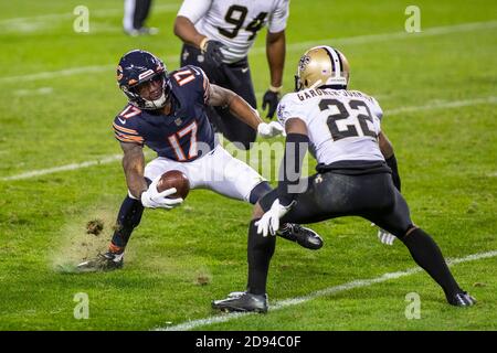 Chicago, Illinois, USA. November 2020. - Bears #17 Anthony Miller läuft mit dem Ball während des NFL-Spiels zwischen den New Orleans Saints und Chicago Bears im Soldier Field in Chicago, IL. Fotograf: Mike Wulf. Kredit: csm/Alamy Live Nachrichten Stockfoto