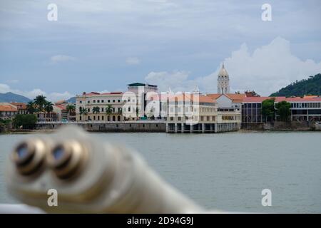 Panama City - Blick vom Mirador Cinta Costera 3 nach Kolonialhäuser in San Felipe Stockfoto