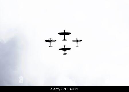 Duxford Air Show 2019 Flugzeuge im Flug (Hispano Aviación HA-1112) Stockfoto