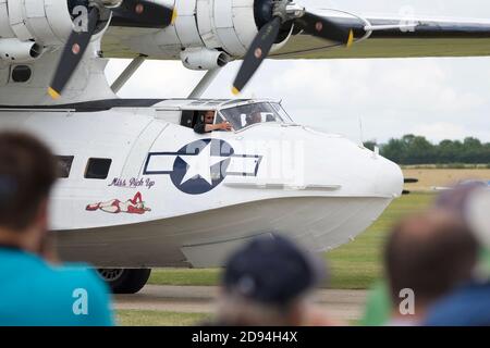 PBY Catalina, Miss Pick Up, auf der Landebahn auf der Duxford Air Show 2019- Flying Boat. Auch bekannt als Canso, Wasserflugzeug im 2. Weltkrieg verwendet. Stockfoto