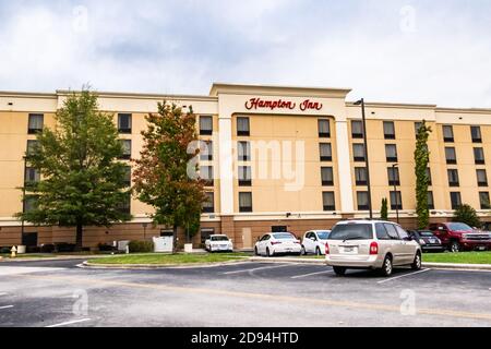 Ein Blick von außen auf das Hilton Hampton Inn Hotel. Stockfoto