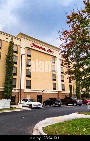 Ein Blick von außen auf das Hilton Hampton Inn Hotel. Stockfoto