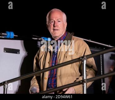 Dripping Springs, Texas, USA. November 2020. Der republikanische US-Senator John Cornyn spricht zu Unterstützern auf einer Dripping Springs, Texas Ranch, wo er seine Kampagne für eine vierte Amtszeit im US-Senat schließt. Cornyn kämpft gegen eine Herausforderung des Demokraten MJ Hegar, einem dekorierten Armeeveteranen und politischen Neuling. Kredit: Bob Daemmrich/Alamy Live Nachrichten Stockfoto