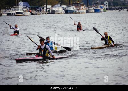 RICHMOND, VEREINIGTES KÖNIGREICH - 19. Okt 2020: Fotos vom Hasler Final Marathon Kajak Kanusport National Championships in Richmond, UK. Stockfoto