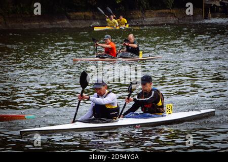 RICHMOND, VEREINIGTES KÖNIGREICH - 19. Okt 2020: Fotos vom Hasler Final Marathon Kajak Kanusport National Championships in Richmond, UK. Stockfoto