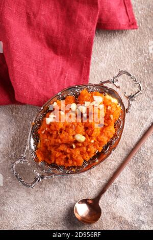 Traditionelle indische Dessert Gajar halwa Stockfoto