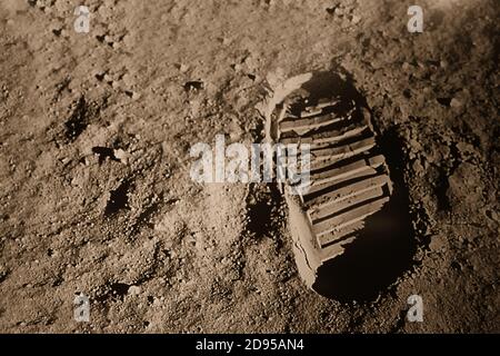 Der Aufdruck des Astronauten auf der Mondlandemission. Elemente dieses Bildes, die von der NASA eingerichtet wurden Stockfoto