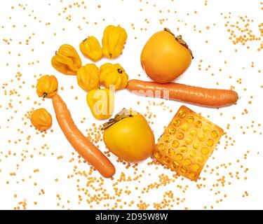 Stärkung des Immunsystems mit natürlichen Quellen von Vitaminen, Mikroelementen, Vitamin C. Foto Gemüse, Obst, Tabletten. Orange Stimmung. Oncept of Stockfoto