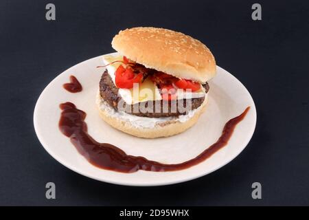 Hausgemachter Käse Burger als ungesundes Essen Stockfoto