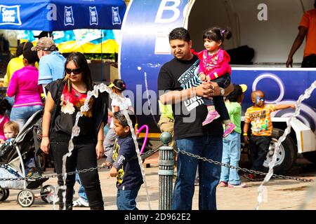 Johannesburg, Südafrika - 22. September 2012: Spaß für die ganze Familie auf dem Freiluftmarkt Stockfoto