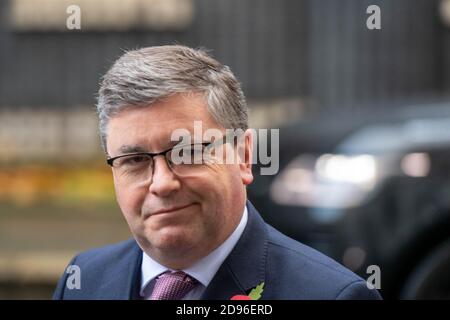 London, Großbritannien. November 2020. Robert Buckland, Justizminister, kommt bei einer Kabinettssitzung bei FCO London an. Kredit: Ian Davidson/Alamy Live Nachrichten Stockfoto