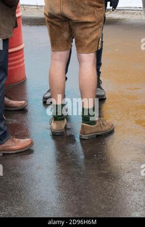 Mann in traditioneller steirischer Lederhose, Volkskultur und Mode Stockfoto