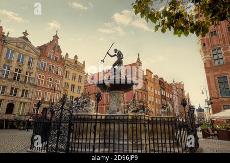 Danzig, Polen - 05. Oktober 2020: Neptunbrunnen in der Altstadt von Danzig, Polen Stockfoto