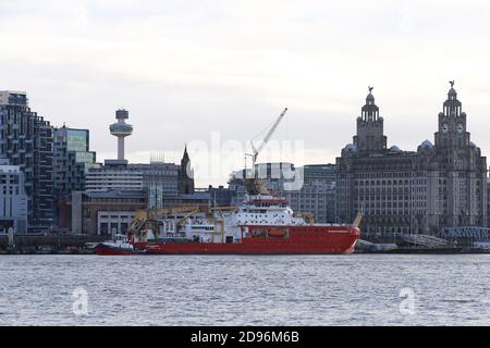 Allgemeine Ansicht der Cammell Laird Werft gebaut RRS Sir David Attenborough als sie Liverpool verlässt, um ihre Versuche in der Irischen See fortzusetzen. Stockfoto