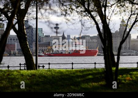 Allgemeine Ansicht der Cammell Laird Werft gebaut RRS Sir David Attenborough als sie Liverpool verlässt, um ihre Versuche in der Irischen See fortzusetzen. Stockfoto