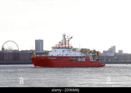 Allgemeine Ansicht der Cammell Laird Werft gebaut RRS Sir David Attenborough als sie Liverpool verlässt, um ihre Versuche in der Irischen See fortzusetzen. Stockfoto