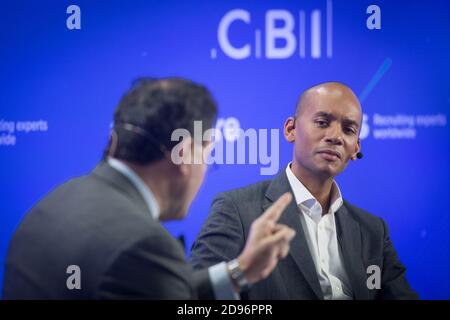 Chuka Umunna, ehemaliger Parlamentsabgeordneter und Executive Director und ESG-Head, Edelman, nimmt an einer Diskussion über die Rolle Großbritanniens auf der Weltbühne Teil, während der CBI-Jahreskonferenz im ITN-Hauptquartier im Zentrum von London. Stockfoto