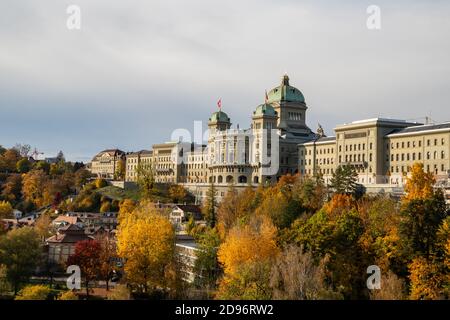 Bern Schweiz - 10.25.2020 Blick auf das Bundeshaus Von der Kirchenfeldbrücke Stockfoto