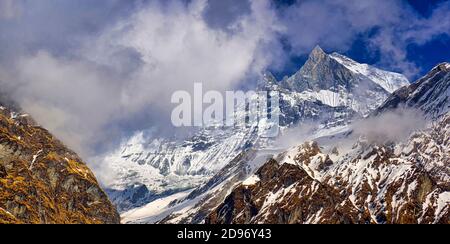 Machapuchare Holy Mountain, Fish Tail, Machapuchare Base Camp Area, Trek zum Annapurna Base Camp, Annapurna Conservation Area, Himalaya Mountain Range, Stockfoto