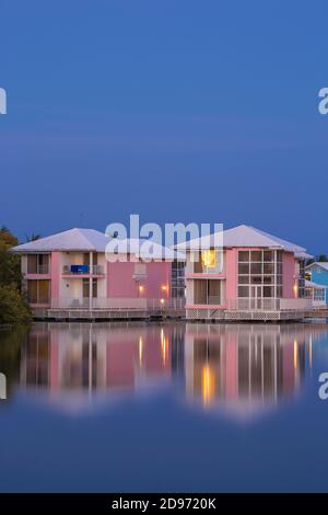 Kuba, Provinz Ciego de Avila, Jardines del Rey, Cayo Coco, Las Coloradas Beach, Lagoon Bungalows im Melia Hotel Stockfoto