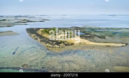 Luftaufnahme der Insel 'ile aux Oeufs' im Golf von Morbihan (Bretagne, Nordwestfrankreich) Stockfoto