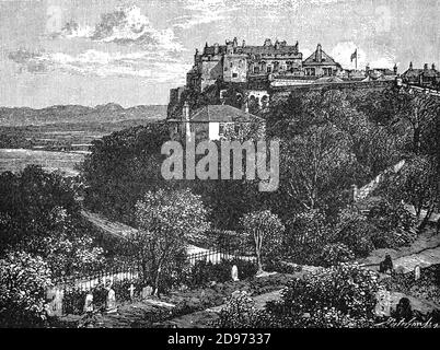 Ein Blick auf die Burg Stirling aus dem späten 19. Jahrhundert, von denen die meisten aus dem 15. Und 16. Jahrhundert stammen. Vor der Vereinigung mit England war Stirling Castle eine der meistgenutzten schottischen Königsresidenzen, ein Palast sowie eine Festung. Mehrere schottische Könige und Königinnen wurden in Stirling gekrönt, darunter Mary, Königin der Schotten, in 1542. Es gab viele Belagerungen, zuletzt 1746, als Bonnie Prince Charlie erfolglos versuchte, das Schloss zu übernehmen. Stockfoto