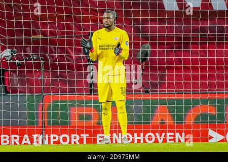 Yvon Mvogo vom PSV Eindhoven während der Niederländischen Meisterschaft Eredivisie Fußballspiel zwischen PSV und ADO Den Haag am 01. November 2020 bei der P C Stockfoto