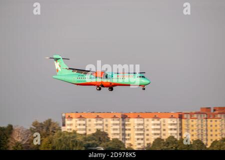 Boryspil, Ukraine - 25. September 2020: Windrose ATR-72-600 landet auf dem Flughafen Stockfoto