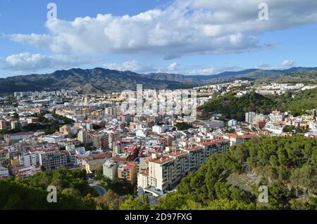 Stadtbild Panorama von Malaga, Spanien vom Castillo de Gibralfaro aus gesehen Stockfoto