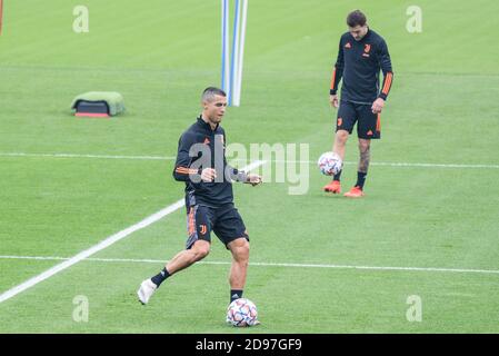 Cristiano Ronaldo während der Trainingseinheit am Vorabend des UEFA Champions League Fußballgruppe G Spiel Ferencváros gegen Juventus FC am 3. November, Stockfoto