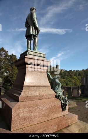 Das American Civil war Memorial (1893), auf dem Old Calton Friedhof, eröffnet 1718, Edinburgh, Schottland, mit Blick auf Calton Hill. Stockfoto