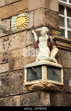 Sonnenuhr am John Knox House, Canongate, Edinburgh, Scoland. Stockfoto