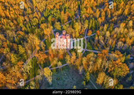 Arsenal Pavilion in Alexander Park of Tsarskoye Selo aerial view. Landscape in bright autumn colors Stockfoto