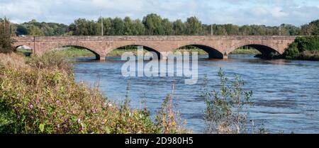 Rund um Großbritannien - A59 Straßenbrücke in der Nähe der Kreuzung 31 der Autobahn M6, bei Lower Brockholes Stockfoto