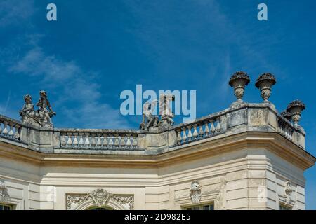 Versailles, Frankreich - 28. August 2019 : der französische Pavillon und der französische Garten im Petit Trianon im Marie-Antoinette-Anwesen. Stockfoto