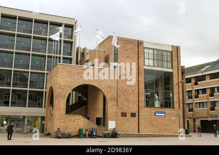 Campus der Katholischen Universität Louvain-la-Neuve. Die belgische Gemeinde Ottignies-Louvain-la-Neuve, in der Wallonischen Region in der PR Stockfoto