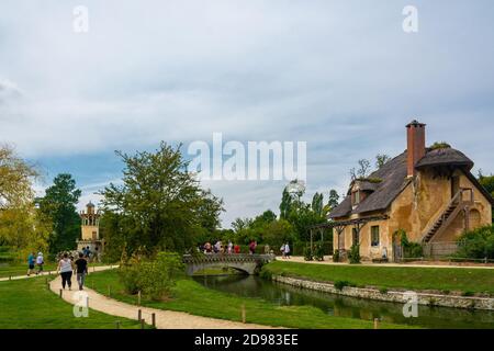 Versailles, Frankreich - 28. August 2019 : das Dovecote im Hamlet der Königin in Versailles ist das letzte erhaltene Gebäude der vier, die früher standen Stockfoto