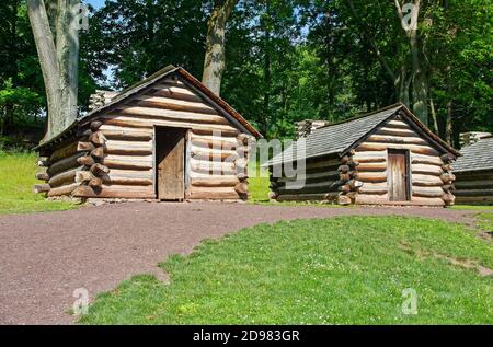 Revolutionary war Soldiers' Hütten; Blockhütten; rustikal; primitiv; Feldweg; Americana, Valley Forge National Historical Park, Pennsylvania, Valley for Stockfoto