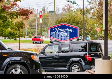 Ein Blick von außen auf das Hilton Hampton Inn Hotel. Stockfoto