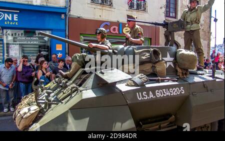 SAINTE MERE L'EGLISE, FRANKREICH - 6. JUNI 2019. Feier des D-DAY, bewaffnete Landung, Ende des Zweiten Weltkriegs in der Normandie, mit Hilfe der alliierten Länder. Stockfoto