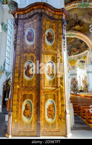 Im Inneren der Kathedrale von St.Gallen (ehemalige Benediktinerkloster St. Gallen) UNESCO Weltkulturerbe, Schweiz. Stockfoto