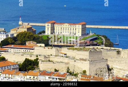 Fort Saint Nicolas und Palast von Pharo in der Nähe des alten Hafens von Marseille. Stockfoto