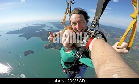 Sky Diving Tandem Selbstporträt Stockfoto