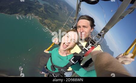 Sky Diving Tandem Selbstporträt Stockfoto