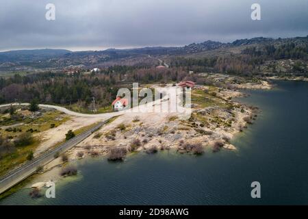 Landscape Drohne Luftaufnahme von Vale do Rossim in Serra da Estrela, Portugal Stockfoto