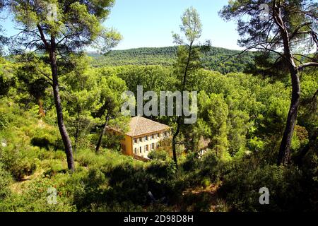 Das Schloss im Dorf Le Tholonet in der Nähe von Aix-en-Provence, Frankreich Stockfoto