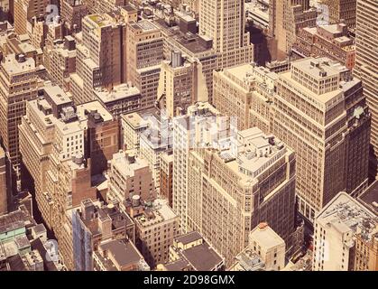 Luftaufnahme von Wohngebäuden in New York City, Sepia Farbtonung angewendet, USA. Stockfoto
