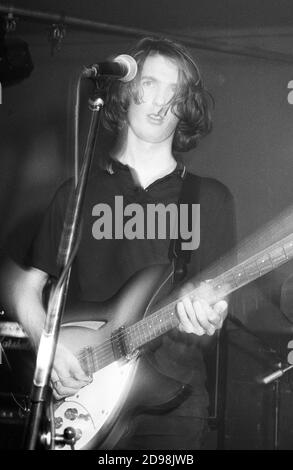 Andrew Sherriff von der Shoegazing/Alternative Rock Group Chapterhouse, auf der Bühne im Wellhead Inn, Wendover, Großbritannien, 6. April1991. Stockfoto