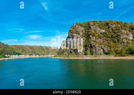 Lorelei-Felsen über dem Rhein, UNESCO-Weltkulturerbe, Sankt Goarshausen, Rheinland-Pfalz, Deutschland, Europa Stockfoto